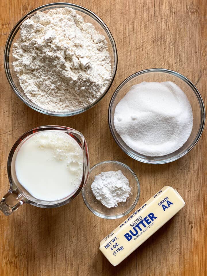 Peach cobbler biscuit topping ingredients.