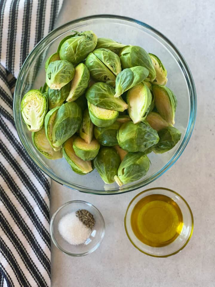 Roasted brussels sprouts ingredients.