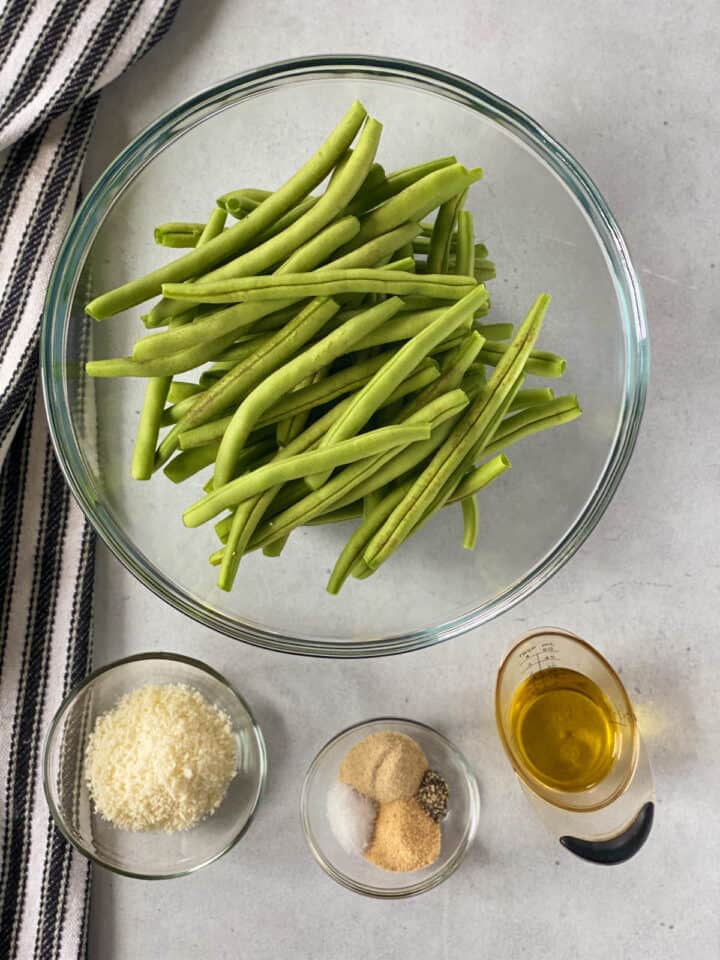 Garlic parmesan green beans ingredients.