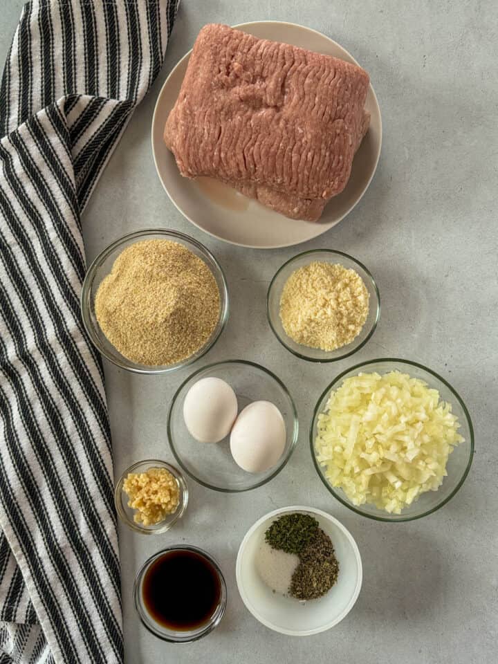 Easy turkey meatloaf recipe ingredients.