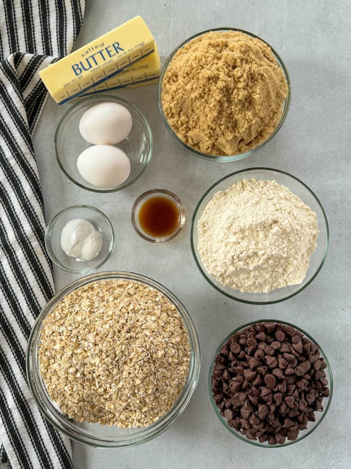 Oatmeal chocolate chip cookie recipe ingredients.