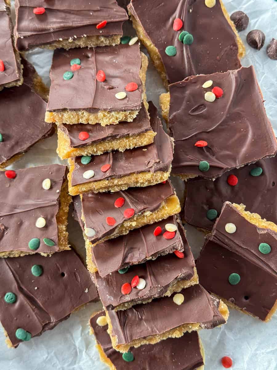 Cracker toffee in an angled layered row in the center of more cracker toffee.
