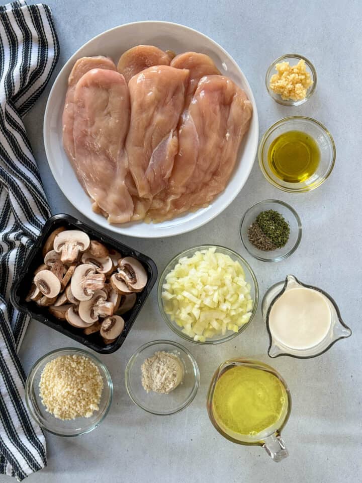 Chicken with creamy mushroom sauce recipe ingredients.
