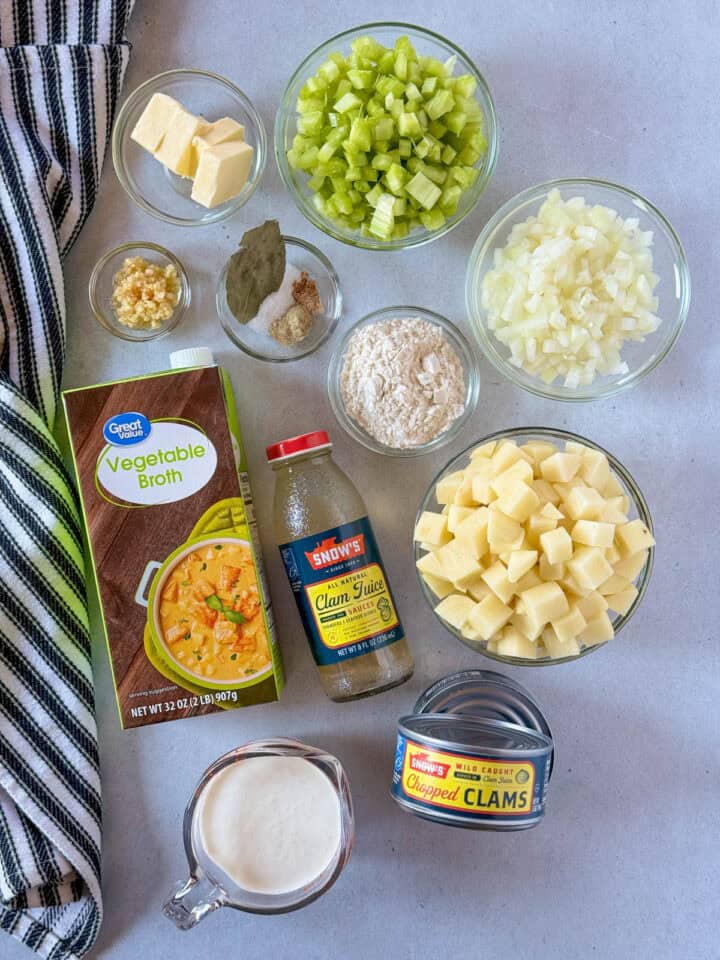 Easy clam chowder recipe ingredients.