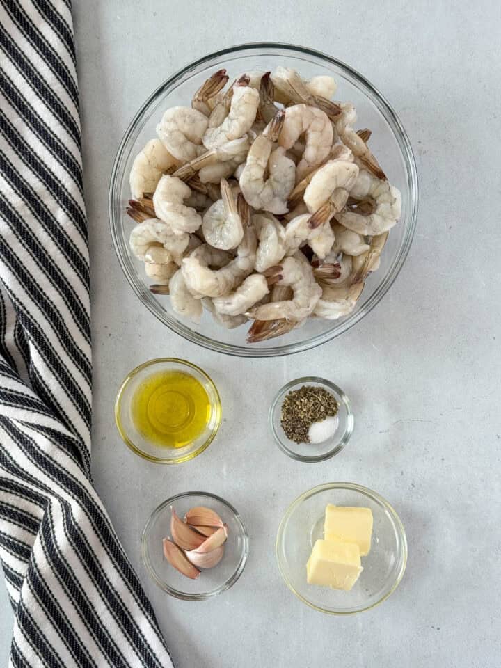 Garlic butter shrimp recipe ingredients.