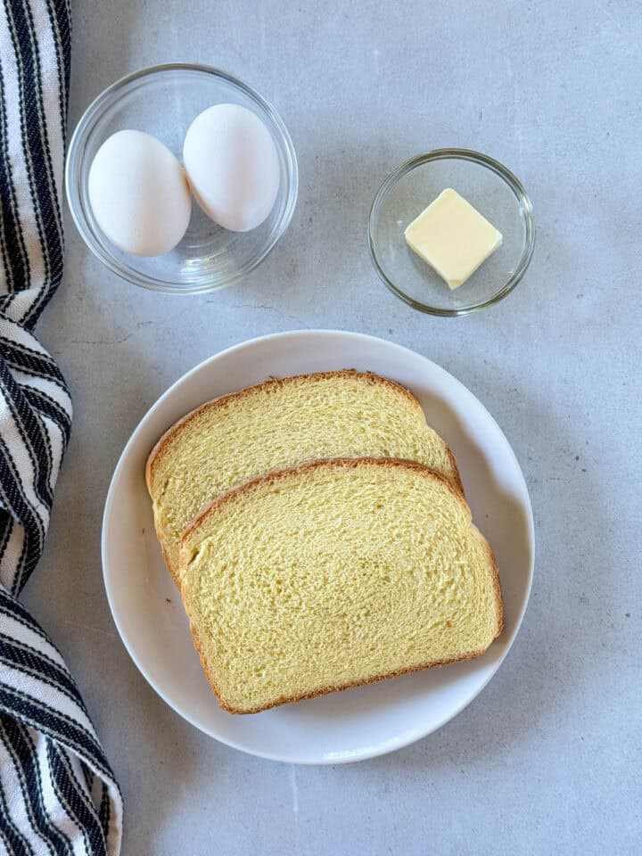 Egg in a hole recipe ingredients.